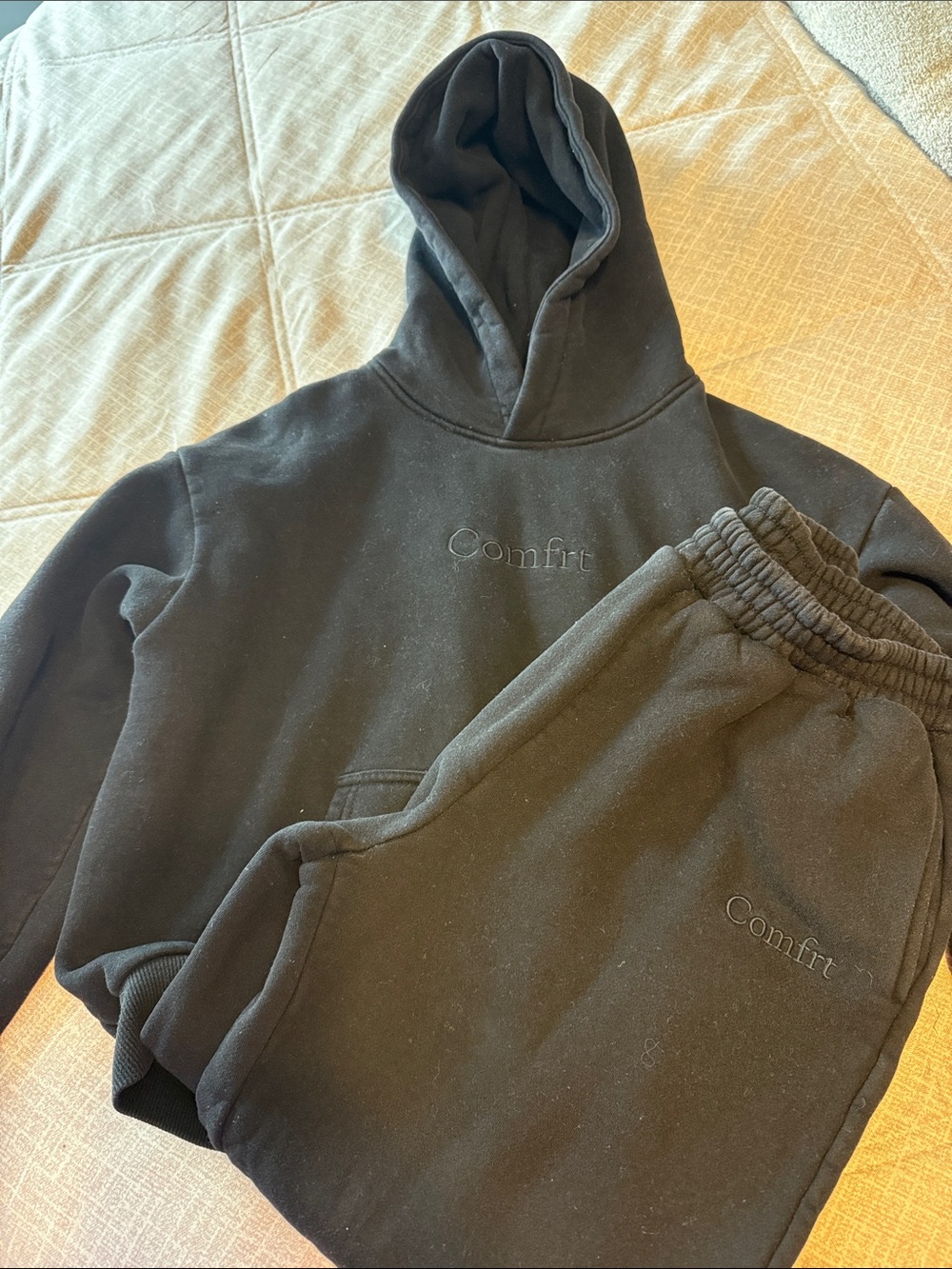 Kids Black 'Comf rt' Hoodie & Sweatpants Set